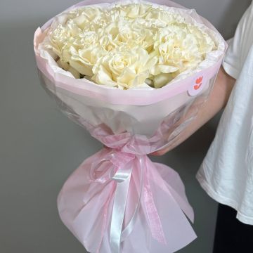 11 белых "Французских" роз N
