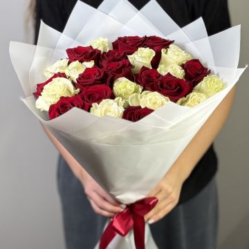 25 роз микс красных и белых (Эквадор) 50 см N