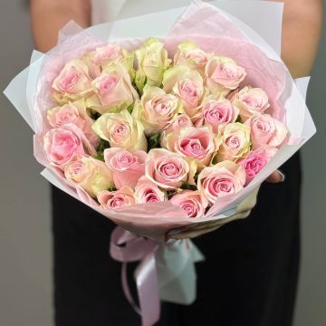25 нежно розовых роз 35-40 см (Кения)