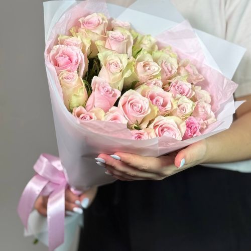 25 нежно розовых роз 35-40 см (Кения)