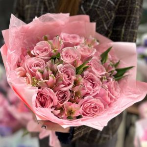 15 розовых роз (Кения) 40 см и 10 розовых альстромерий