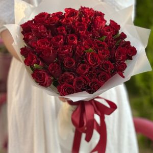 Букет из 51 красной розы (Кения) 40 см в упаковке
